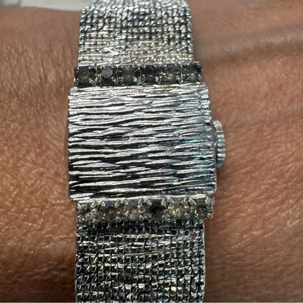 Silver Vintage peek a boo 17 jewels West watch